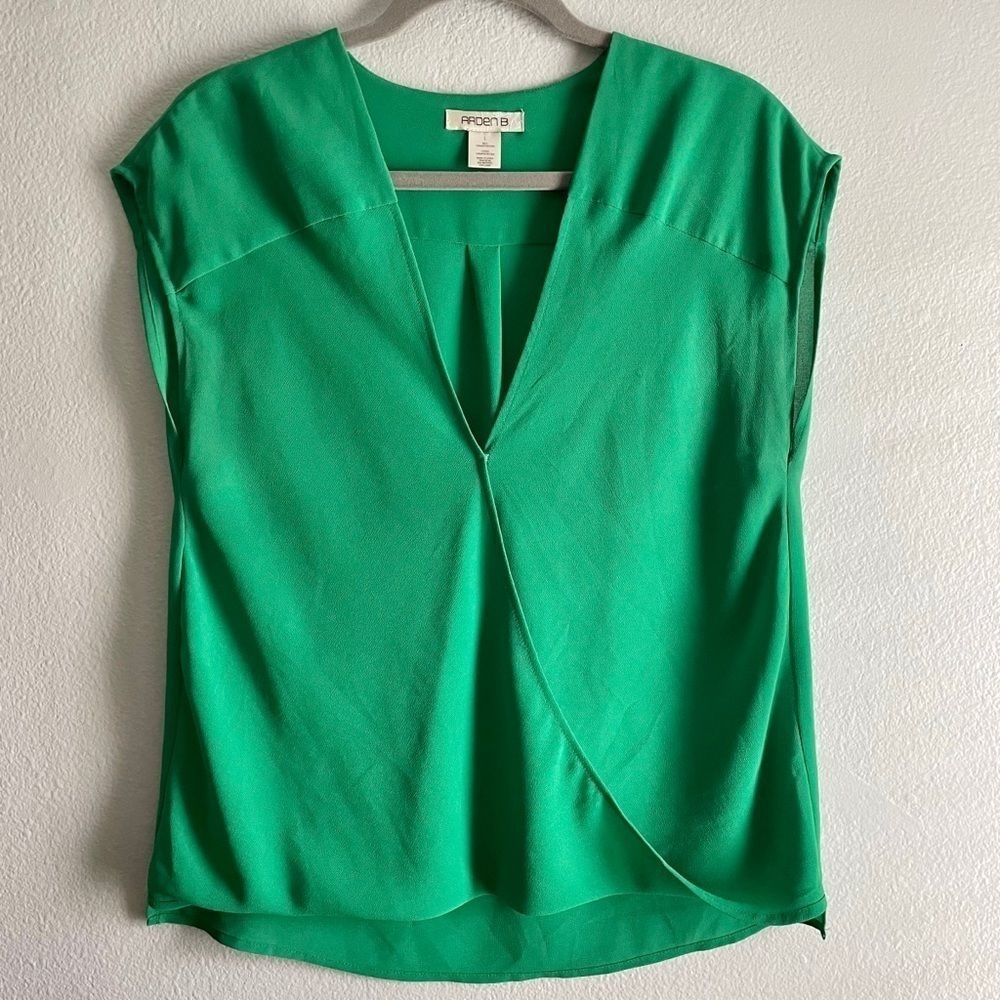 Arden B Green Surplice Short/Cap Sleeve Top